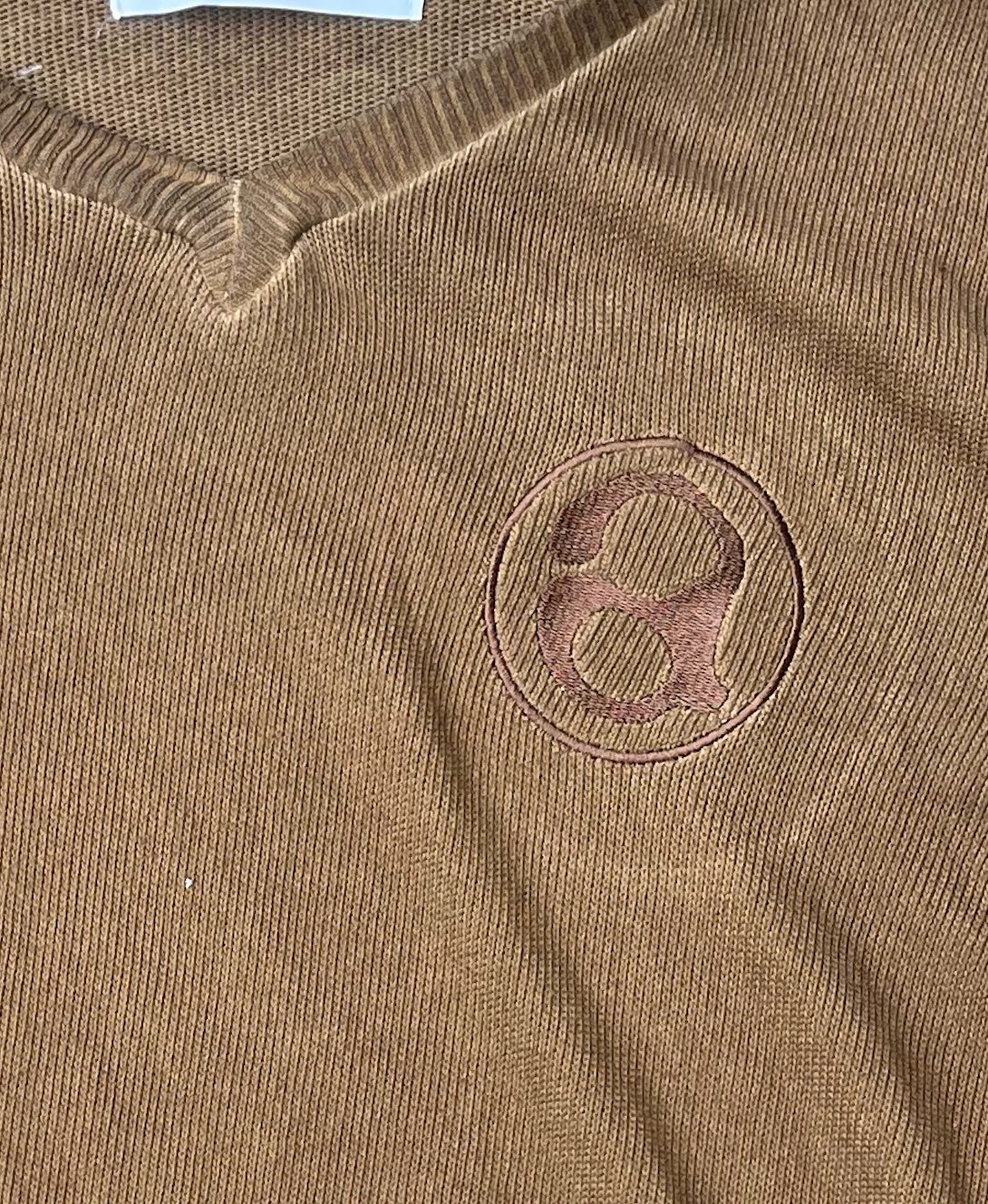 'a' LOGO KNITTED SWEATER | BROWN